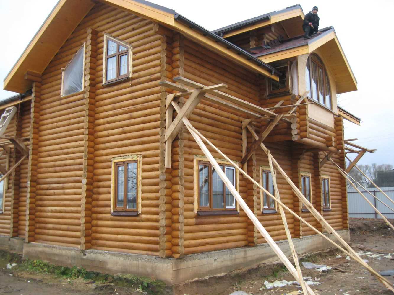 Дом в Калуге. Установлены окна Rehau sib, золотой дуб.